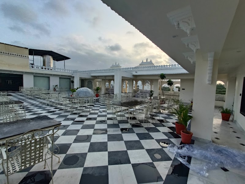 Trully hotel the amar mahal (Saheli Palace) - Trully hotel the amar mahal (Saheli Palace) HMWQ+HHR, Saheli Marg, Near HDFC Life, Panchwati, Udaipur, Rajasthan 313004, India