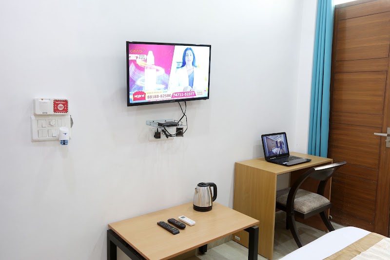 Hotel Surya Palace By Aura - Hotel Surya Palace By Aura BH-01, Tower Oshy Road, behind Noida One, near Shramdeep Apartments, Rasoolpur Nawada, Industrial Area, Sector 62, Noida, Uttar Pradesh 201309, India