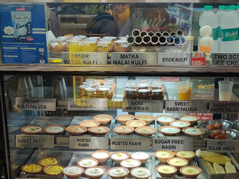 Pandara Market - Pandara Market J65H+5X2, Pandara Flats, India Gate, New Delhi, Delhi 110003, India