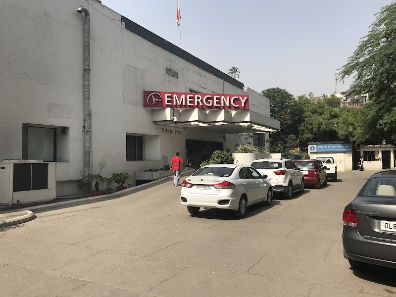 Fortis Escorts Heart Institute - Heart Hospital Okhla - Fortis Escorts Heart Institute - Heart Hospital Okhla Metro Station, Okhla Rd, opposite Sukhdev Vihar, New Friends Colony, New Delhi, Delhi 110025, India