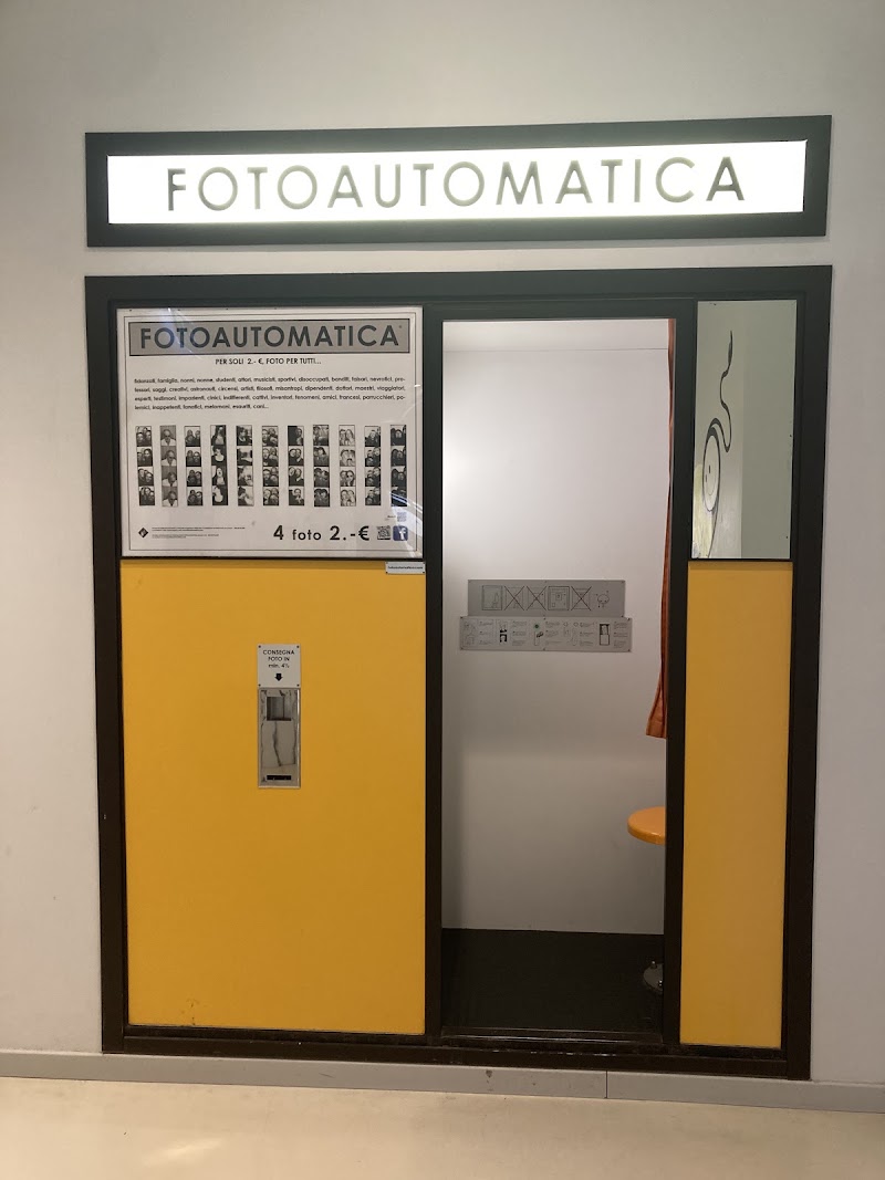 Photo booth - Photo booth, o The Student Hotel, V.le Spartaco Lavagnini, 70 c, 50129 Firenze FI, Italy