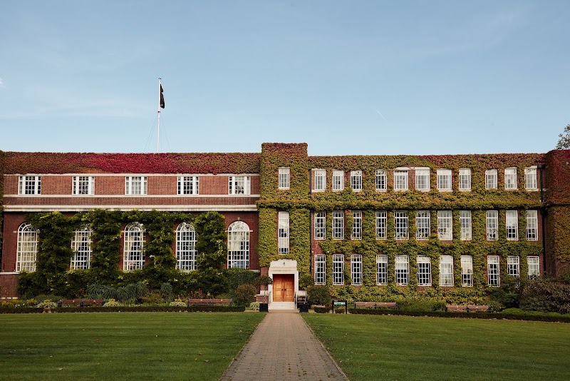 Regent's University London - Regent's University London Inner Cir, London NW1 4NS, UK