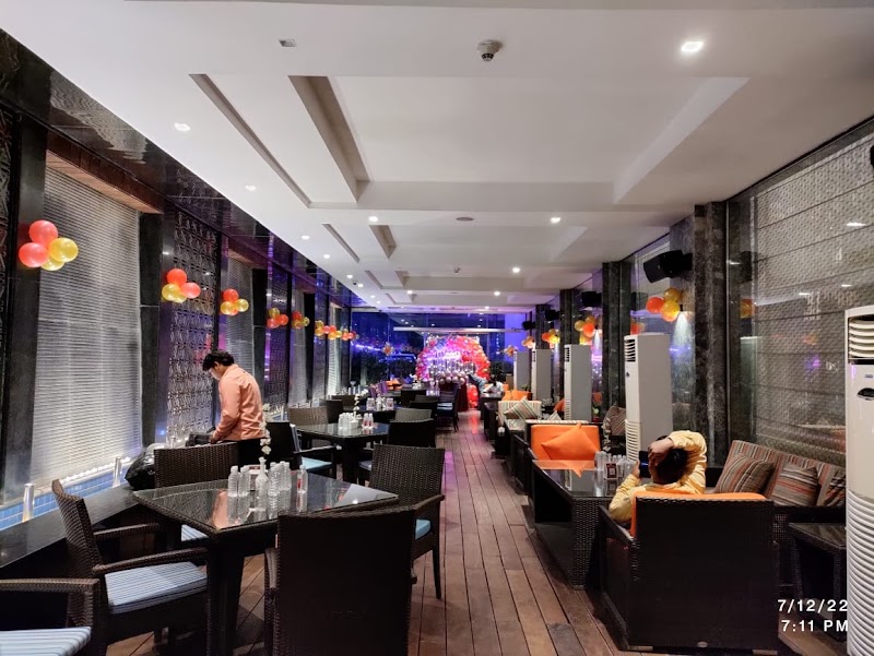 Madin Hotel - Madin Hotel The Mall Rd, beside JHV Mall, Near JHV Mall, Varanasi cantonment, Varanasi, Uttar Pradesh 221002, India