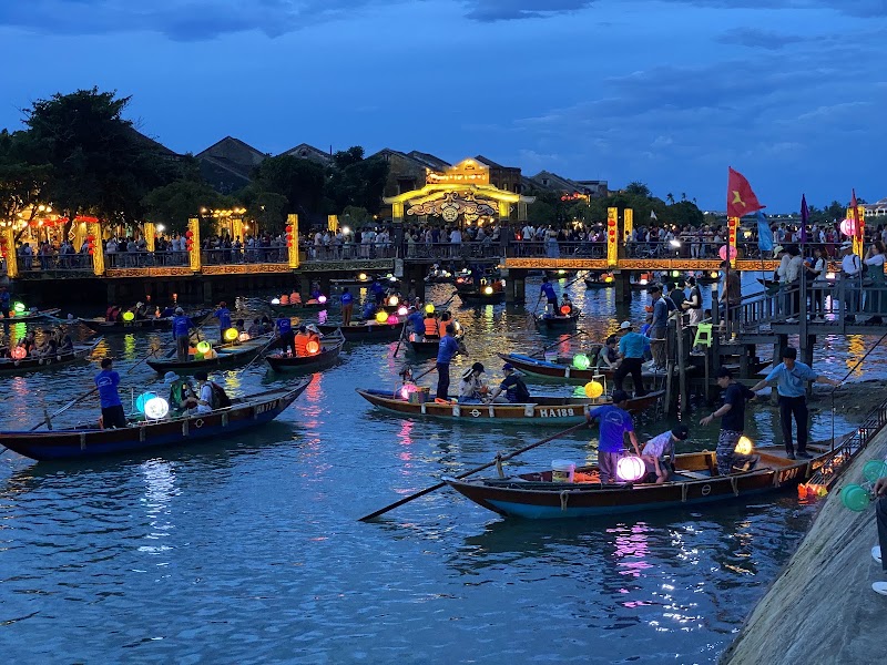Bến thuyền thả hoa đăng trên sông Hoài - Bến thuyền thả hoa đăng trên sông Hoài, 136 Nguyễn Thái Học, Old Town, Hội An, Đà Nẵng 51000, Vietnam