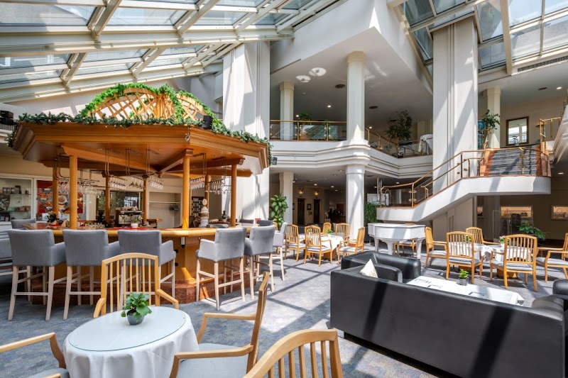Hotel Metropole - Hotel Metropole Höheweg 37, 3800 Interlaken, Switzerland