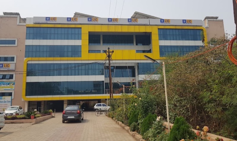 UNITED INDIA INSURANCE CO. LTD. - UNITED INDIA INSURANCE CO. LTD. LIC BUILDING, 1ST FLOOR, Magarpara Rd, beside Kalyani Hospital, Bilaspur, Masanganj, Chhattisgarh 495001, India