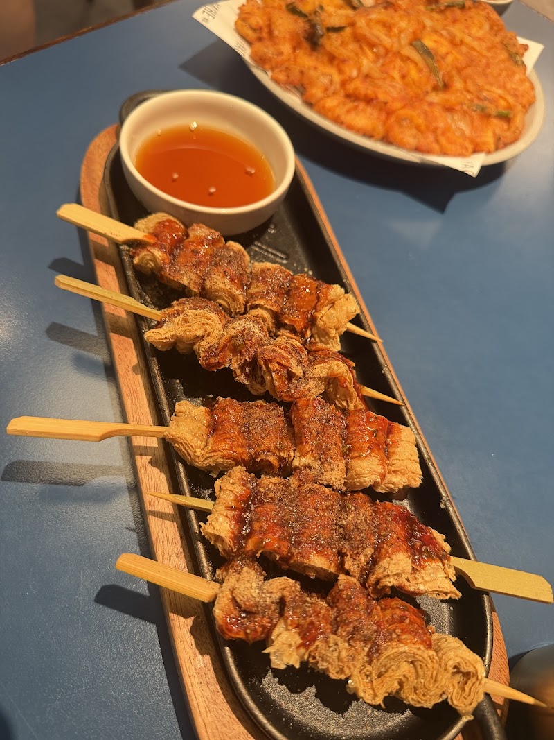 Yache 韓式蔬食 信義店 - Yache 韓式蔬食 信義店 110, Taiwan, Taipei City, Xinyi District, Xingya Village, Songgao Rd, 11號4 樓