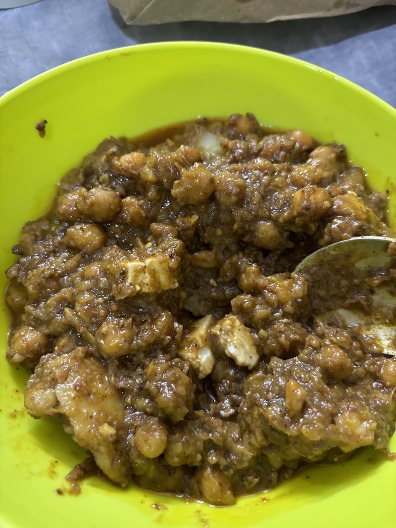 Om Chole Bhature Delhi Wale - Om Chole Bhature Delhi Wale, Shop no. 4, Vyapar Kendra Rd, next to Sai Handloom, Block C, Sushant Lok Phase I, Sector 43, Gurugram, Haryana 122009, India