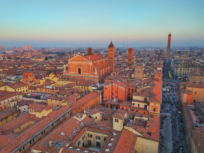 Metropolitan Cathedral of St Peter - Metropolitan Cathedral of St Peter Via dell'Indipendenza, 7, 40125 Bologna BO, Italy