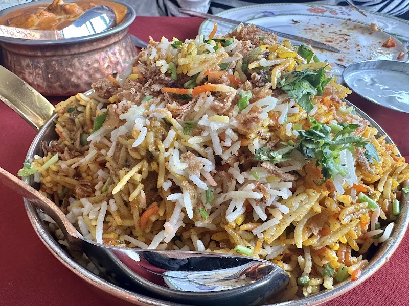 Bombay To Mumbai - Fine Indian & Hakka Restaurant - Bombay To Mumbai - Fine Indian & Hakka Restaurant 135 Queenston St, St. Catharines, ON L2R 2Z8, Canada