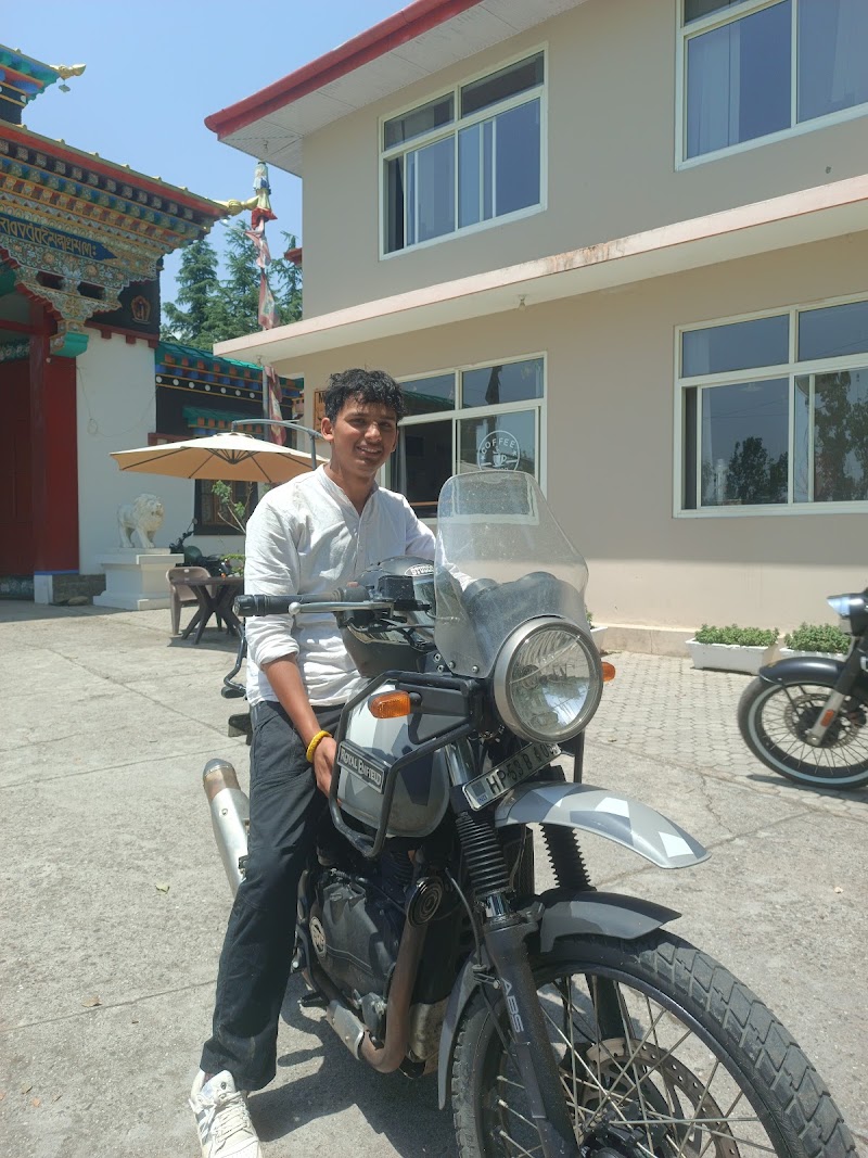 DOWNTOWN Bike and Scooty rentals - DOWNTOWN Bike and Scooty rentals Bir Colony Rd, chowk, Chaugan, Baijnath, Himachal Pradesh 176077, India