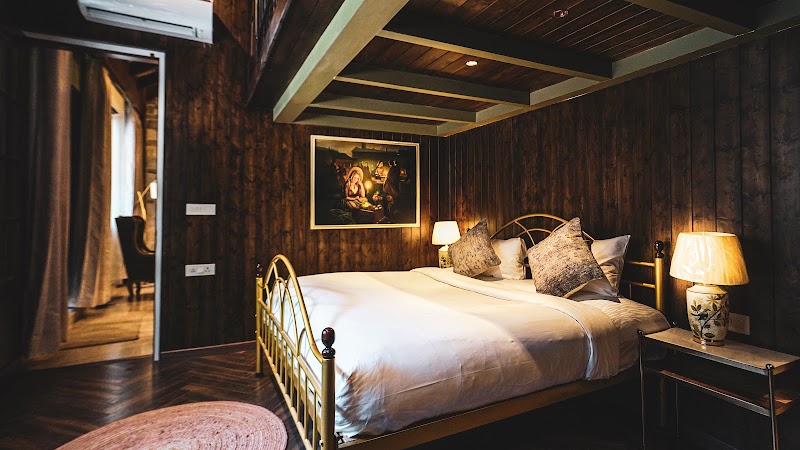 The Silverton Chalet - The Silverton Chalet Picture Palace, Mall Rd, next to Ramada, The Mall Road, Mussoorie, Uttarakhand 248179, India