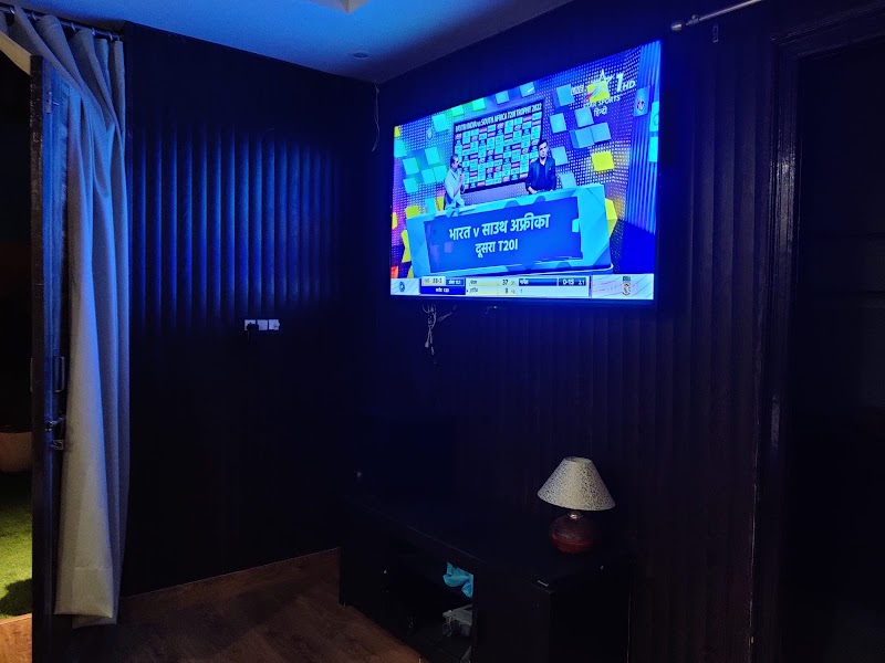 Man Dee Luxury Room - Man Dee Luxury Room Plot no 35, Third Floor, Veer complex, 36, Block 13, Block F, Spring Field Colony, Sector 32, Faridabad, Haryana 121003, India