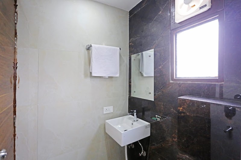 Hotel Vijaydeep Place Near Delhi Airport - Hotel Vijaydeep Place Near Delhi Airport F-4, near Mata Chowk, Mahipalpur Extension, Mahipalpur, New Delhi, Delhi 110037, India