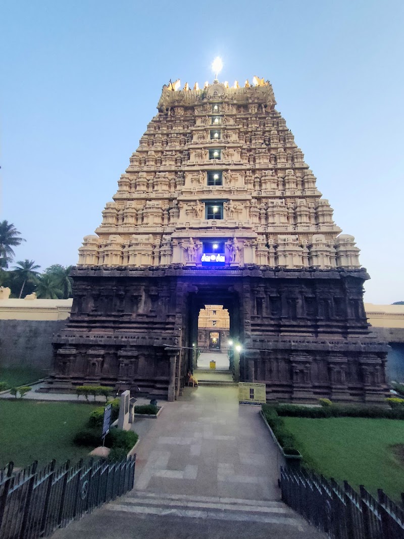 Vellore Fort Main Gate - Vellore Fort Main Gate W4CJ+F7C, Balaji Nagar, Vellore, Tamil Nadu 632004, India