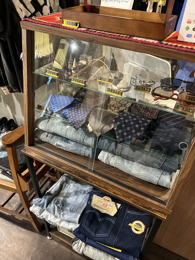 Furugiya Memento Shimokitazawa - Furugiya Memento Shimokitazawa Japan, 〒155-0032 Tokyo, Setagaya City, Daizawa, 5-chōme−36−１２ 共同ビル A号 1F