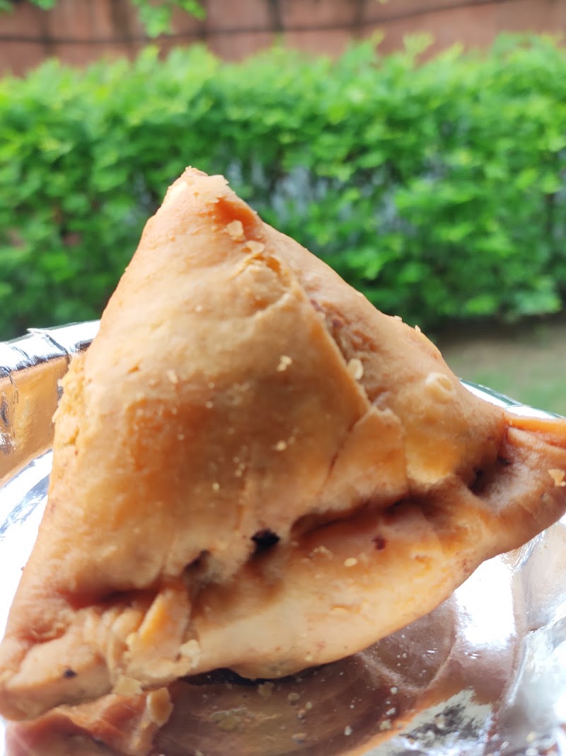 Uttam Samosa Junction - Uttam Samosa Junction, behind Delhi Vidhan SABHA, Khyber Pass, Civil Lines, New Delhi, Delhi, 110054, India