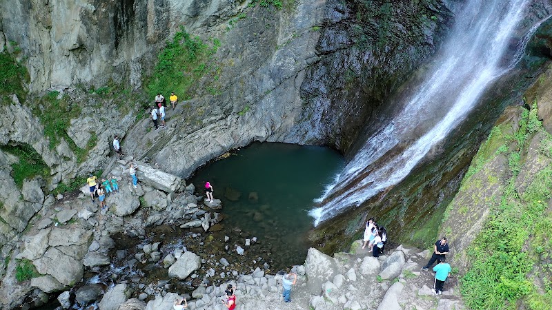Makhuntseti Waterfall - Makhuntseti Waterfall, HVF5+WCJ, Zeda Makhuntseti, Georgia
