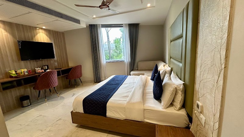 Hotel Taj Crown Plaza Agra