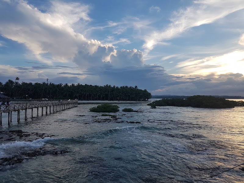 Quicksilver Surf Spot - Quicksilver Surf Spot R578+R62, Tourism Rd, General Luna, Philippines