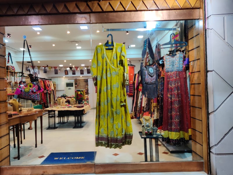 Cache The Arts And Crafts Gallery - Cache The Arts And Crafts Gallery No. 187, Turner Rd, opposite Moti Mahal, Bandra West, Mumbai, Maharashtra 400050, India