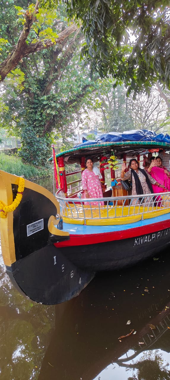 Alleppey Backwaters - Alleppey Backwaters F8XQ+6GH, Erezha, Mullakkal, Alappuzha, Keralam 688001, India