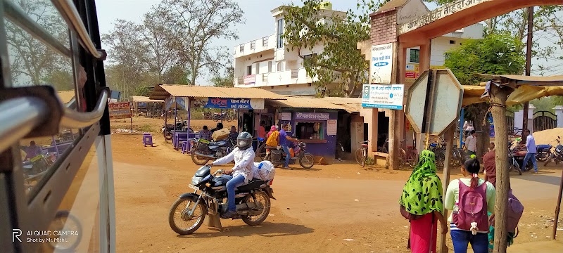 Patel Pan Center - Patel Pan Center, W3X3+968, Khamtarai-Nahanda Rd, near Indian Oil Petrol Pump, Nahanda, Chhattisgarh 491771, India