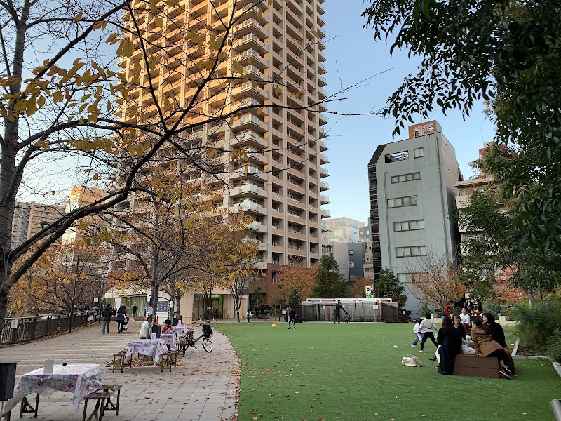 Gotanda Waterfront Plaza - Gotanda Waterfront Plaza, 2-chōme-9-11 Higashigotanda, Shinagawa City, Tokyo 141-0022, Japan