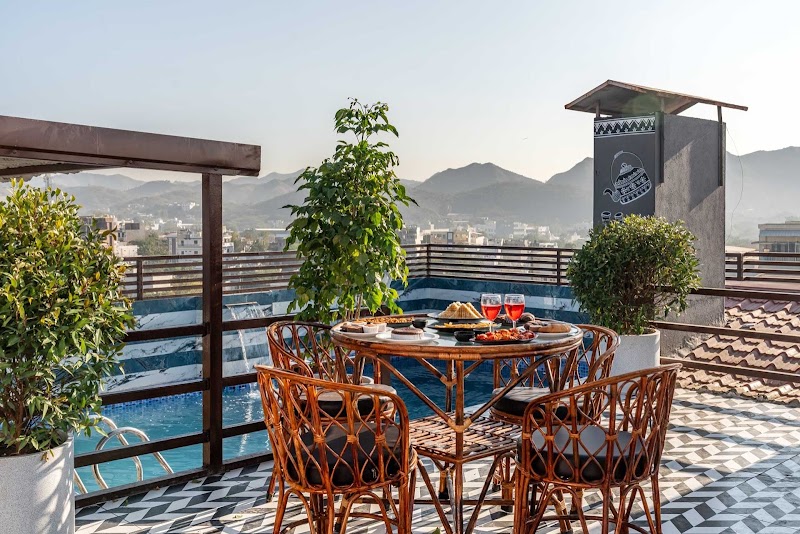StayVista at The Sunset Residency - StayVista at The Sunset Residency Police Station, Plot No.144, above HDFC Bank, opp. Sukher, [no name], Udaipur, Sukher, Rajasthan 313001, India