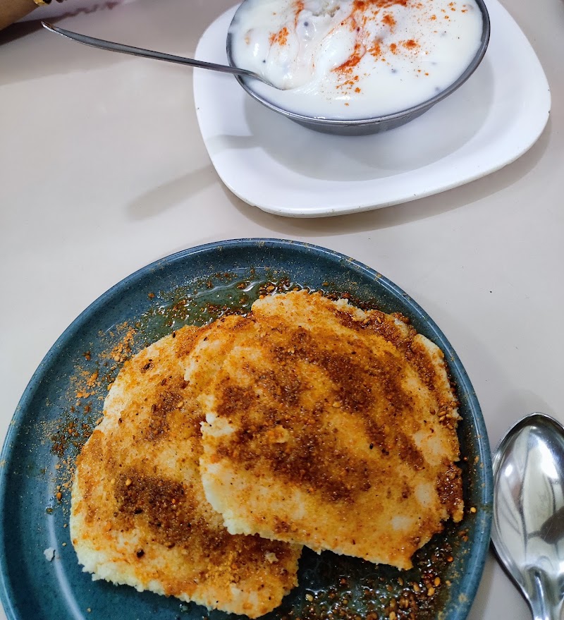 Ratna Veg. Restaurant (Since 1972) - Ratna Veg. Restaurant (Since 1972) Swami Vivekanand Rd, Kakaji Nagar, Jawahar Nagar, Goregaon West, Mumbai, Maharashtra 400104, India