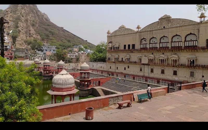 Moosi Maharani Ki Chhatri - Moosi Maharani Ki Chhatri HH9V+P5X, City Palace Rd, Mohalla Ladiya, Alwar, Rajasthan 301001, India
