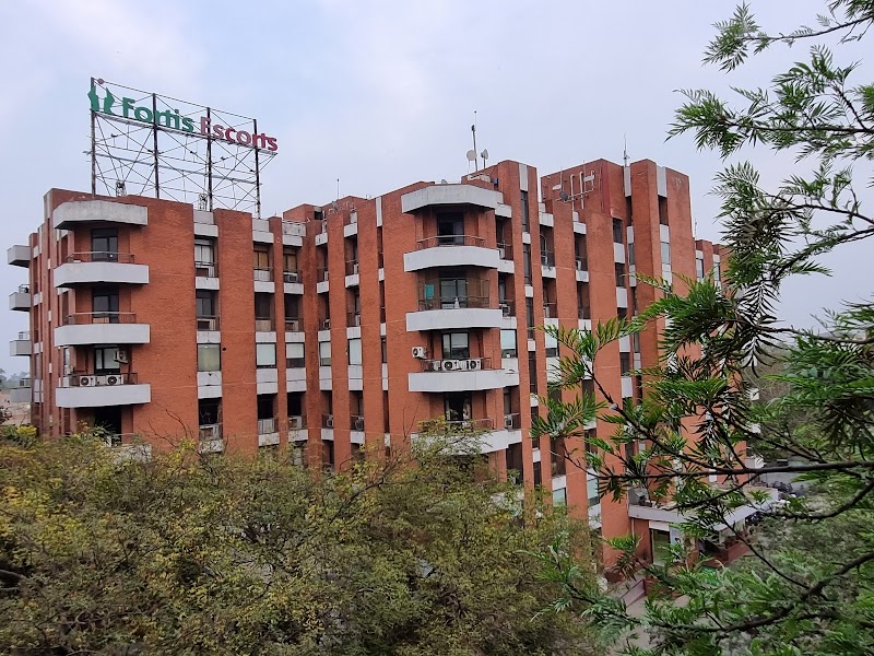 Fortis Escorts Heart Institute - Heart Hospital Okhla - Fortis Escorts Heart Institute - Heart Hospital Okhla Metro Station, Okhla Rd, opposite Sukhdev Vihar, New Friends Colony, New Delhi, Delhi 110025, India