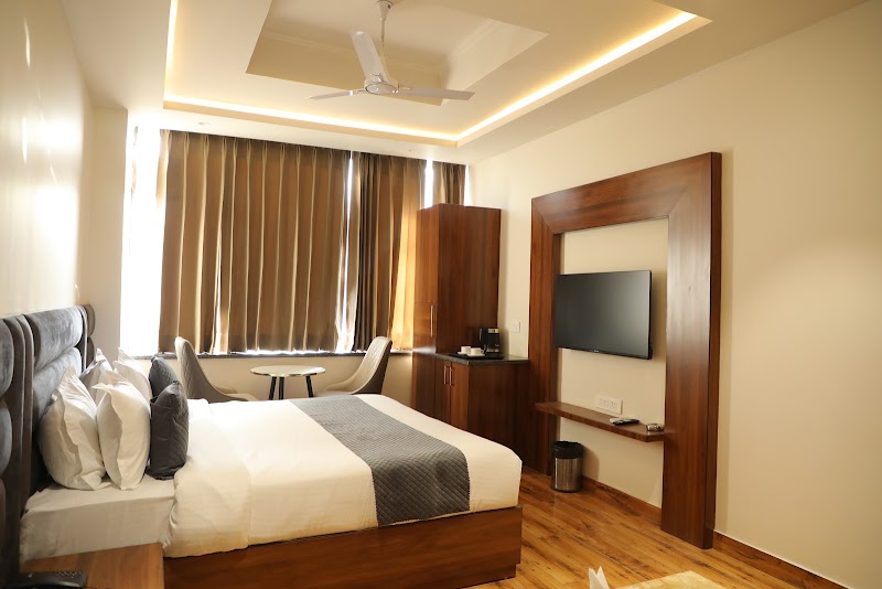 La Falcon Hotel - La Falcon Hotel Police Chowki, 303, Vidhya Niketan Road, near Model Town, Model Town, Rohtak, Haryana 124001, India
