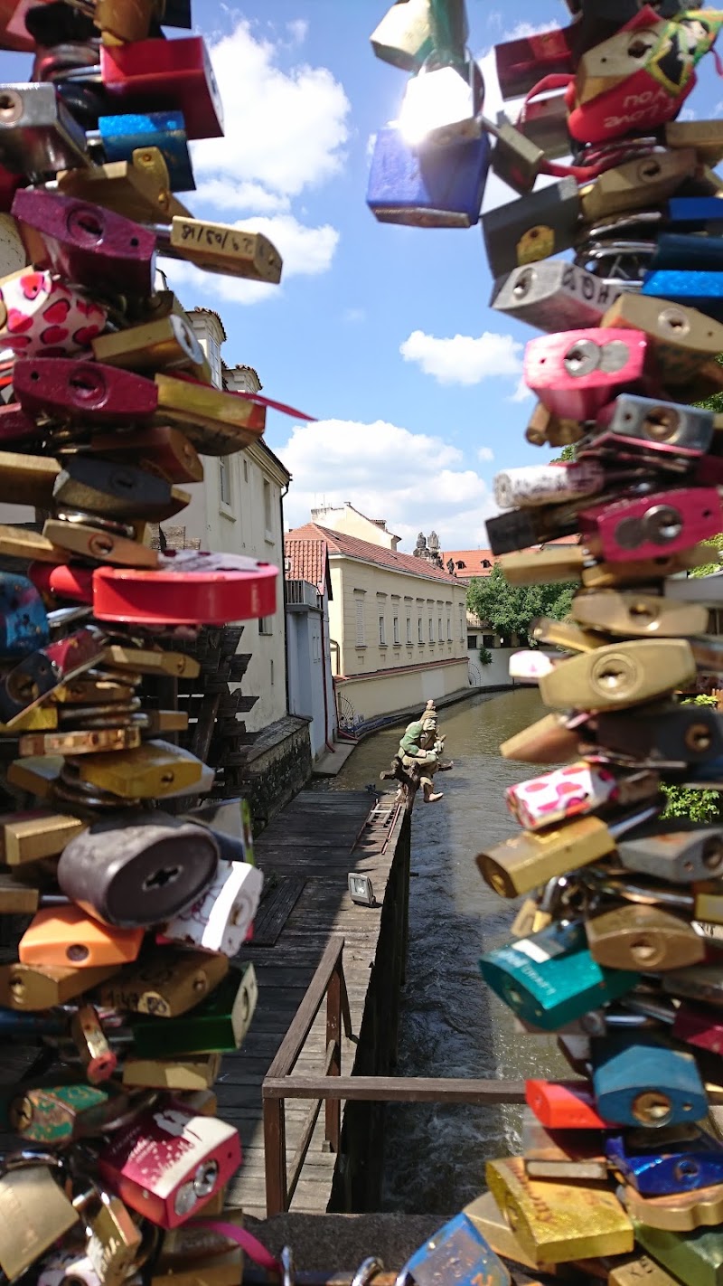 Lennon Wall - Lennon Wall, Velkopřevorské nám., Malá Strana, 118 00 Praha-Praha 1, Czechia