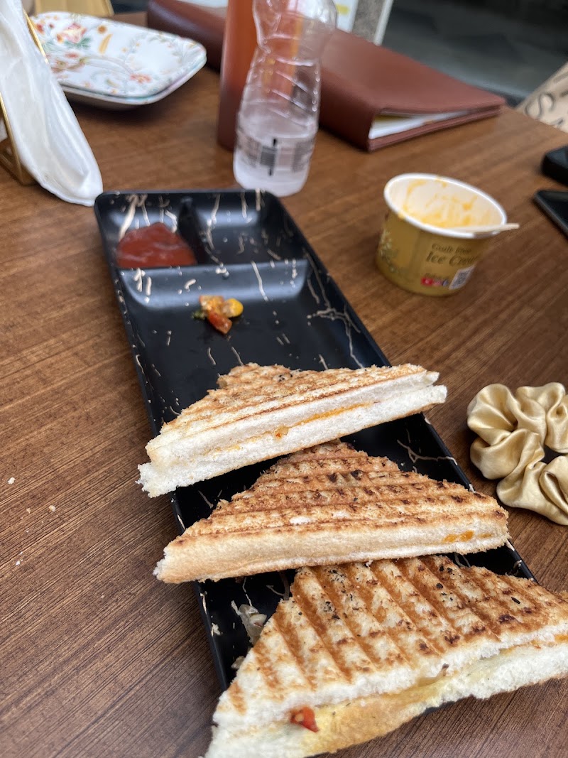 Cafe Honeyman - Cafe Honeyman Ground Floor, Jmd suburbio 2, Sector 67, Gurugram, Haryana 122101, India