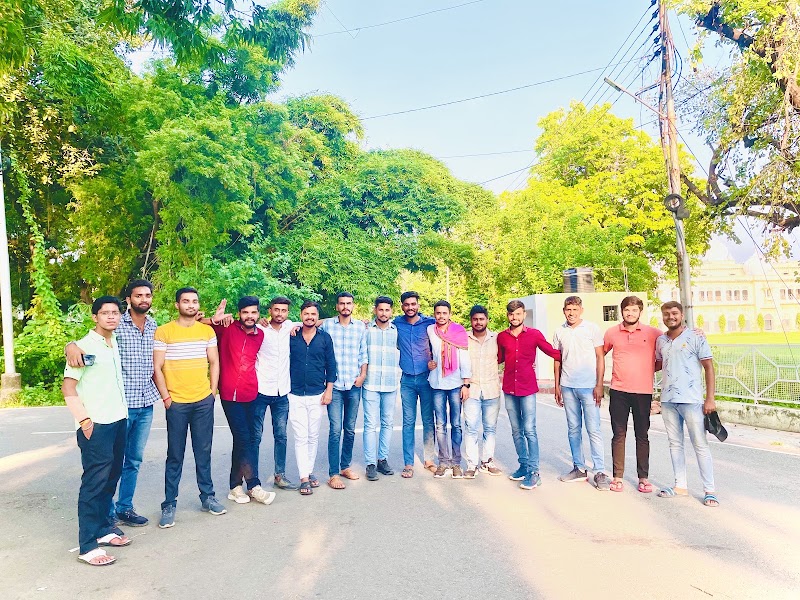 LU Chatra Sangh Chauraha - LU Chatra Sangh Chauraha VW7P+QRP, Babuganj, Hasanganj, Lucknow, Uttar Pradesh 226007, India