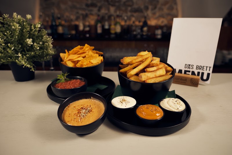 Das Brett - Drinks, Food, Boardgames - Das Brett - Drinks, Food, Boardgames Mariahilfstraße 12, 6020 Innsbruck, Austria