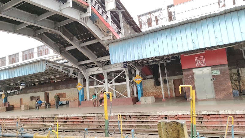 DHANBAD RAILWAY STATION(South Side) - DHANBAD RAILWAY STATION(South Side), QCRH+7F7, Dhanbad Railway Station Rd, Purana Bazar, Wassepur, Dhanbad, Jharkhand 826007, India