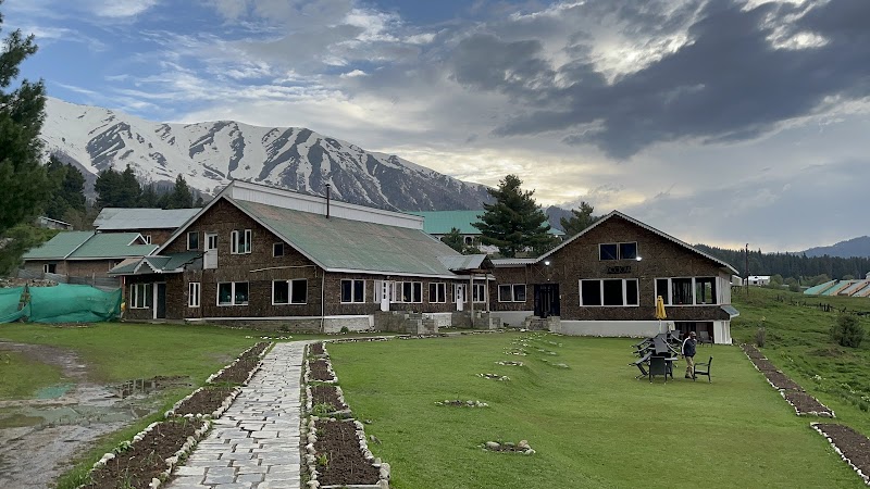 Hotel Nedou's - Hotel Nedou's Ski Institute Rd, opp. Gulmarg Golf Club, Gulmarg, Forest Block, 193403