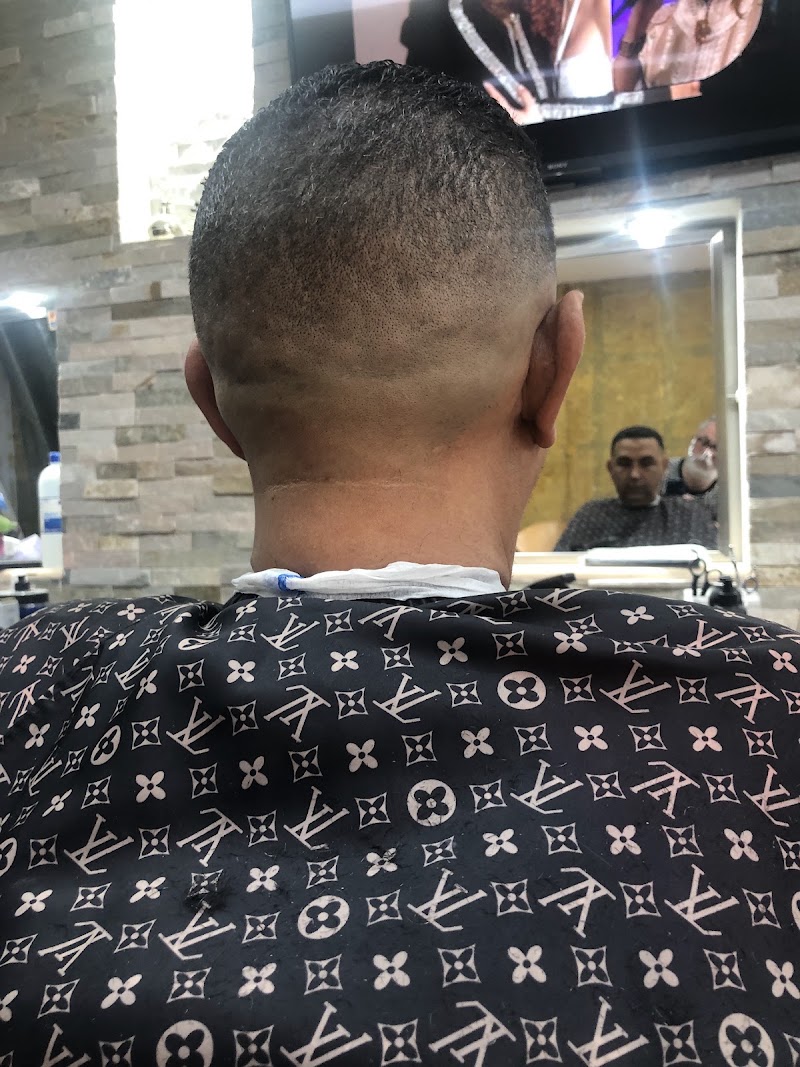 Haute Coiffure Hatim Kapsalon - Haute Coiffure Hatim Kapsalon, Adrianastraat 4, 3014 XL Rotterdam, Netherlands