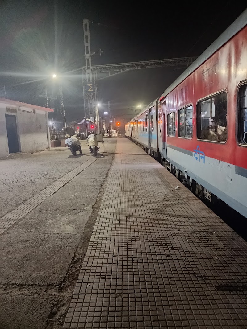 Dhanbad station - Dhanbad station, QCVH+26F, Dhanbad Railway Station Rd, New Station Railway Colony, Damodarpur, Dhanbad, Jharkhand 826007, India