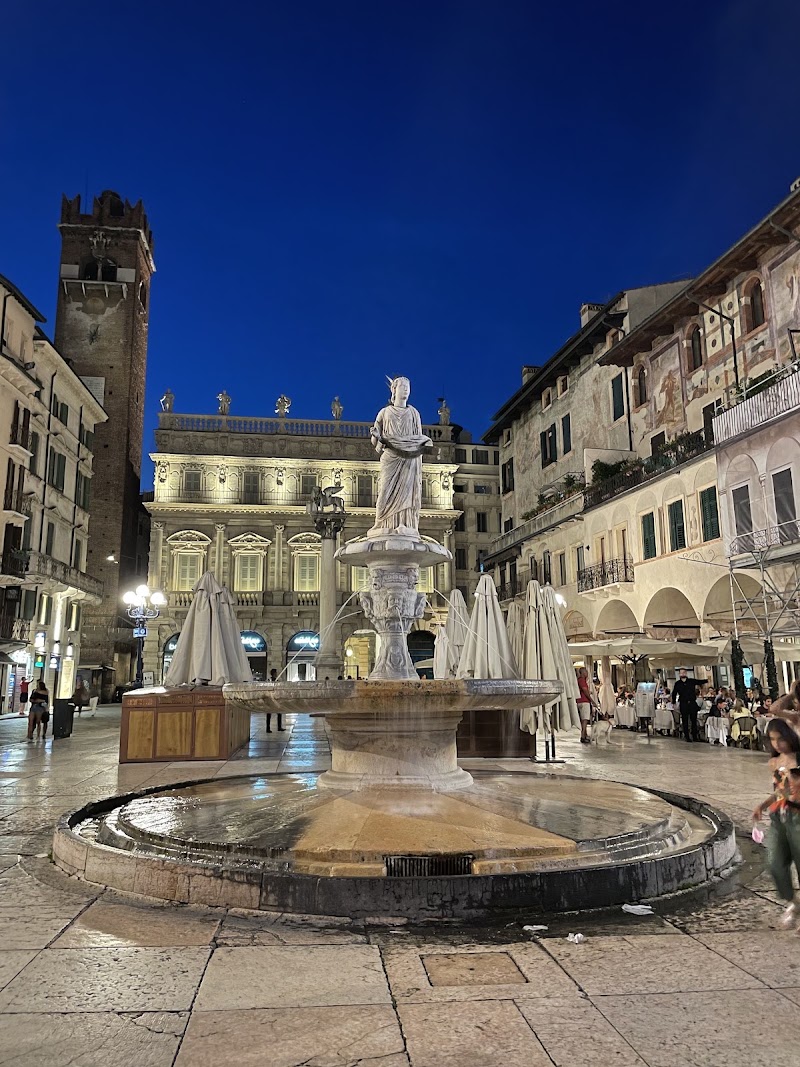 Piazza delle Erbe - Piazza delle Erbe Piazza Erbe, 37121 Verona VR, Italy