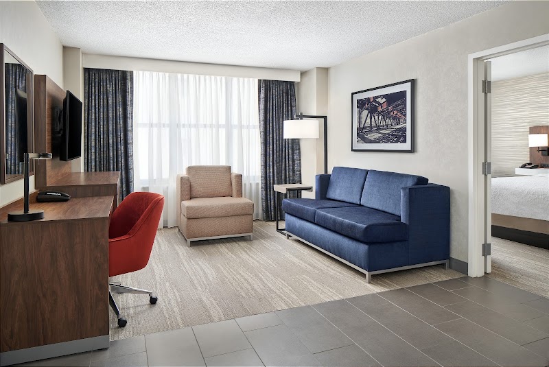 Hampton Inn & Suites Chicago-Downtown - Hampton Inn & Suites Chicago-Downtown, 33 W Illinois St, Chicago, IL 60654, USA