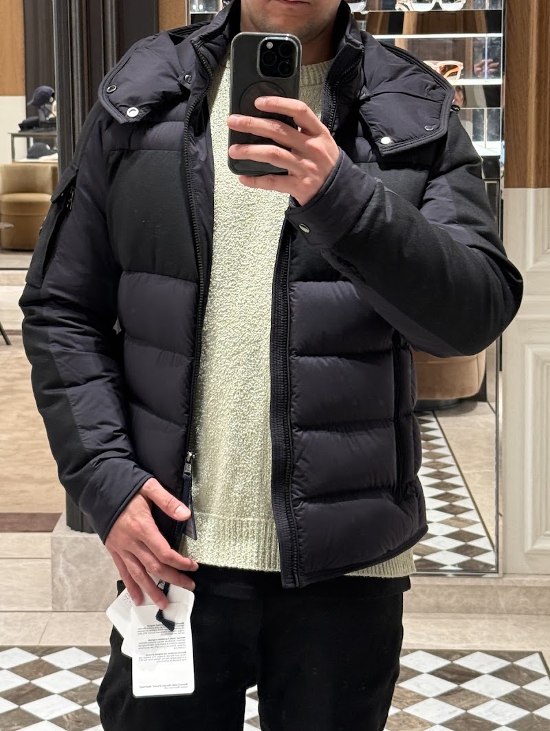 Moncler Amsterdam - Moncler Amsterdam Pieter Cornelisz Hooftstraat 90-92, 1071 CC Amsterdam, Netherlands
