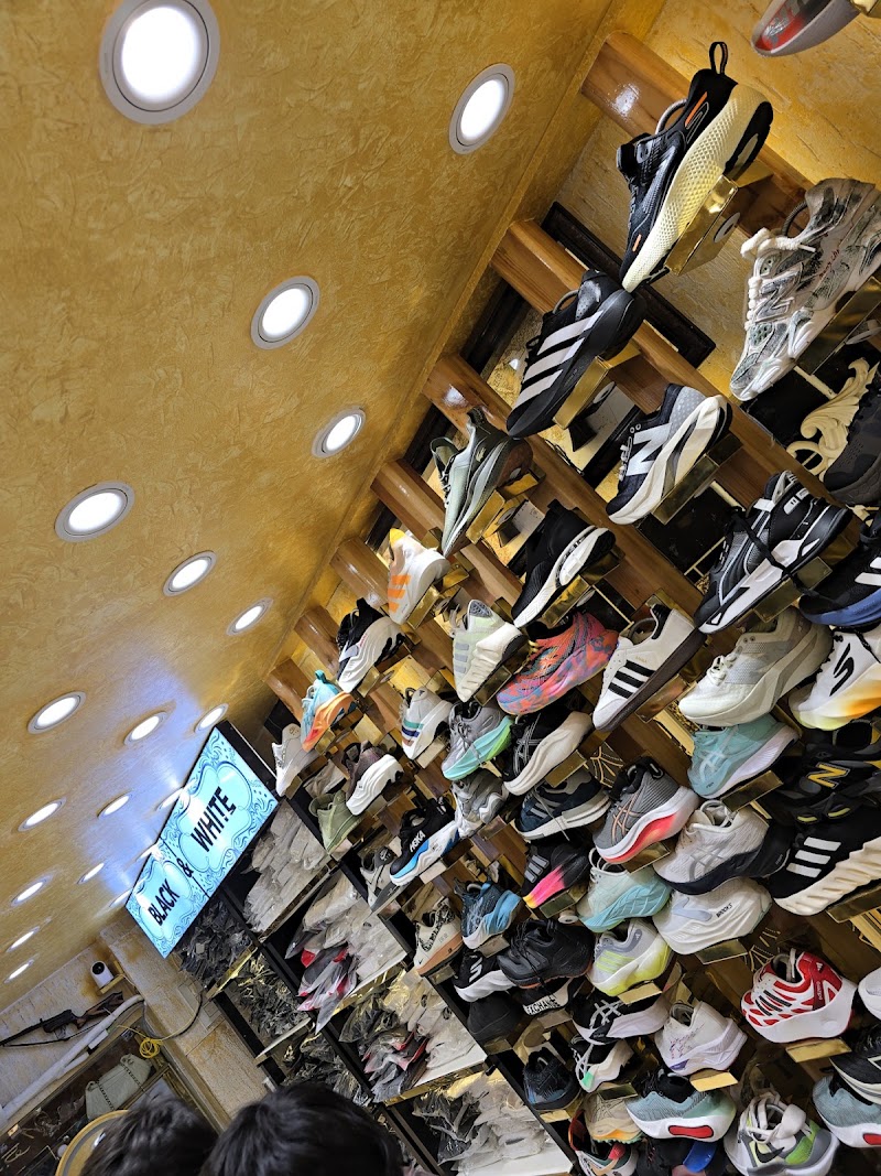 Panther fashion hub Vns - Panther fashion hub Vns, Tilbhandeshwer, Bhelupur, Thana, Varanasi, Uttar Pradesh 221001, India