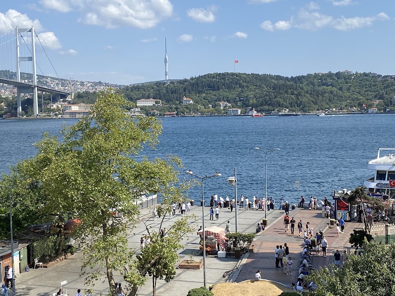 Ortaköy Square - Ortaköy Square, Mecidiye, İskele Sk., 34347 Beşiktaş/İstanbul, Türkiye
