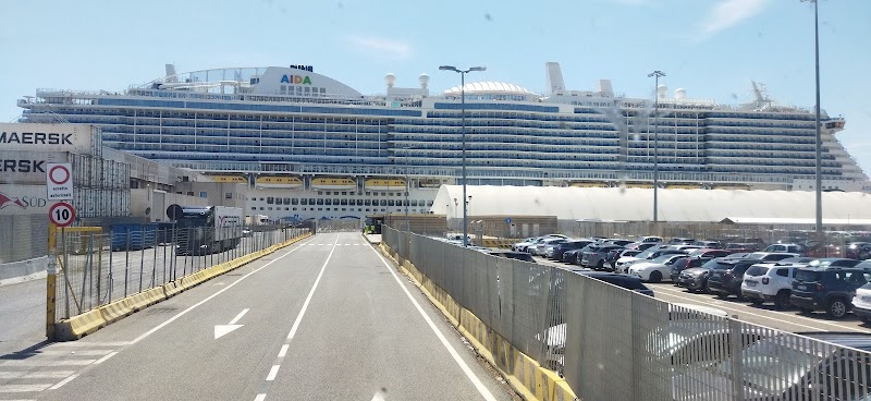 Roma Terminal Container S.p.A. - Roma Terminal Container S.p.A., Palazzina Uffici Banchina, 25, 00053 Civitavecchia RM, Italy