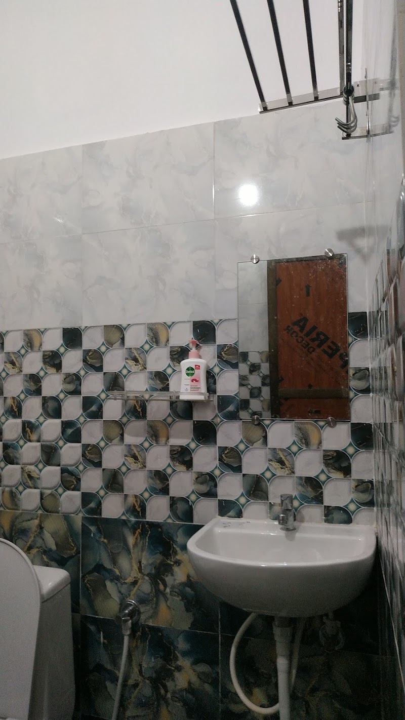 SHIVOHM INN HOMESTAY - SHIVOHM INN HOMESTAY, A Agustkunda, D36/ 124, Dashashwamedh Ghat Rd, Bangali Tola, Varanasi, Uttar Pradesh 221001, India
