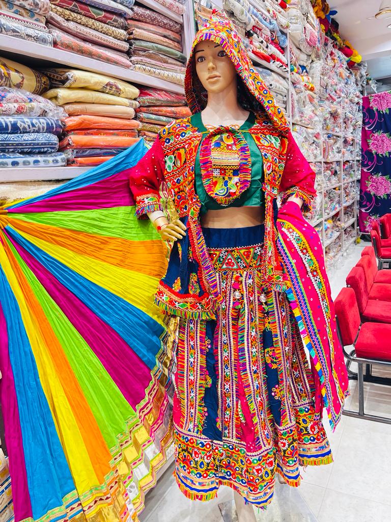 Royal Art Emporium - Royal Art Emporium, Market, opposite Hathipole, Hathipole, Main Circle, Udaipur, Rajasthan 313004, India