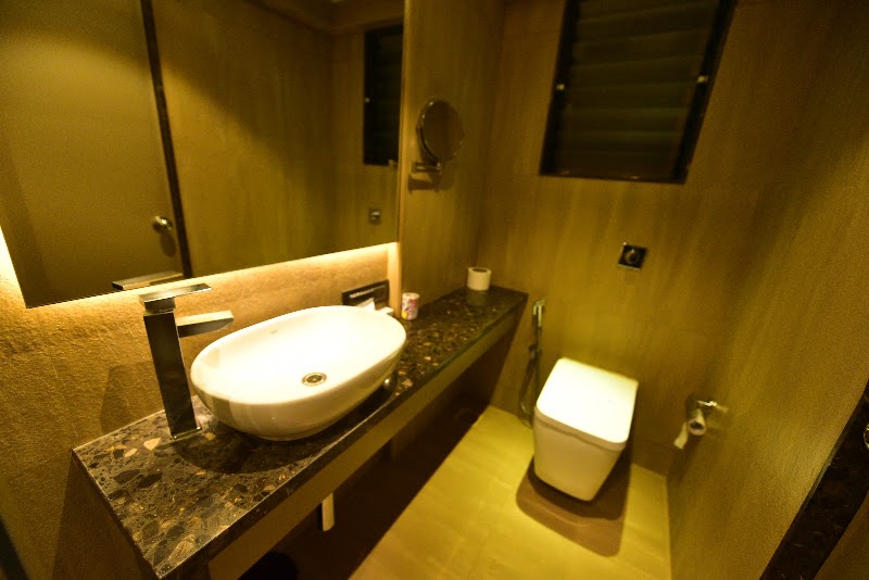 Hotel Le Grande - Mumbai International Airport - Hotel Le Grande - Mumbai International Airport Karishma Chambers, near Bombay Cambridge School, AAI Colony, J B Nagar, Andheri East, Mumbai, Maharashtra 400099, India